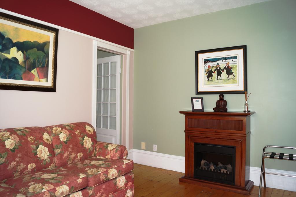 La Maison Drew B&B Magog Room photo