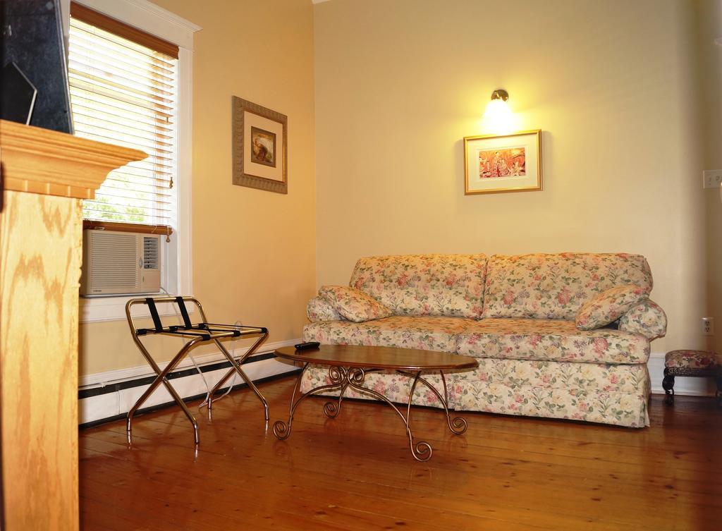 La Maison Drew B&B Magog Room photo
